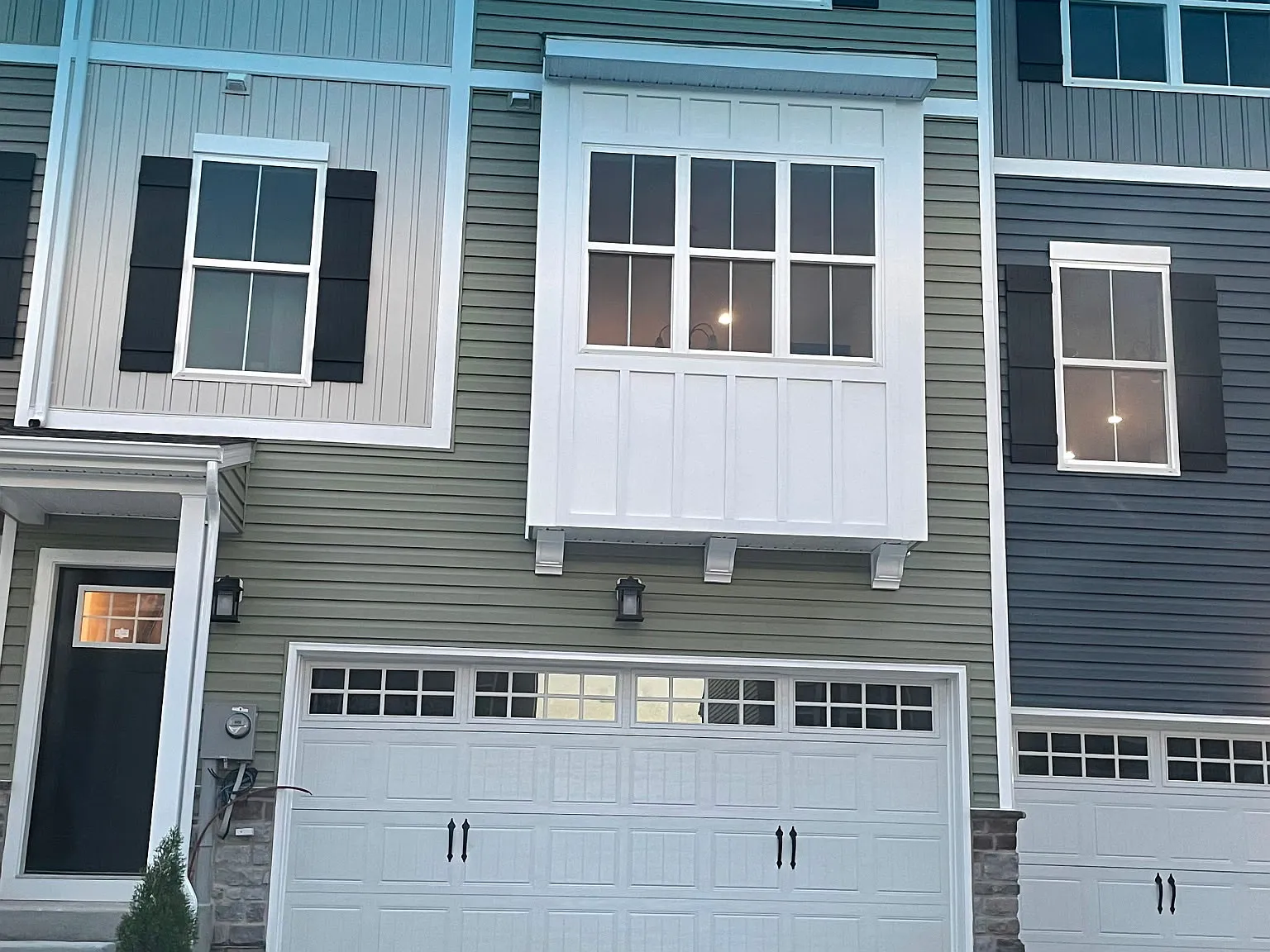 3 bed, 2320 sqft, $2,600 — Photo 1
