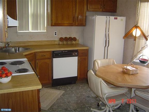 4th image of 11 Knollwood Dr