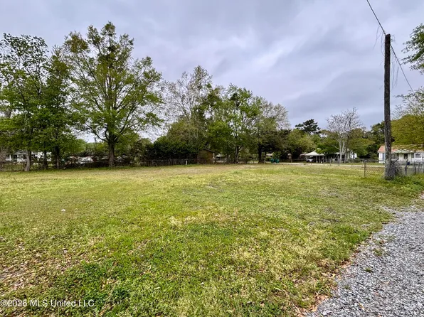 3907 18th St, Gulfport, MS 39501