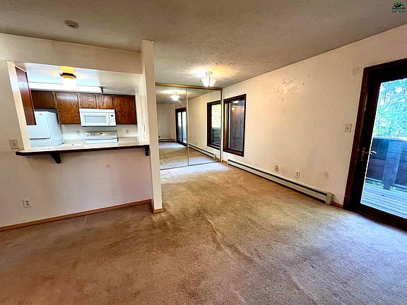 3rd image of 227 Woodridge St APT 2