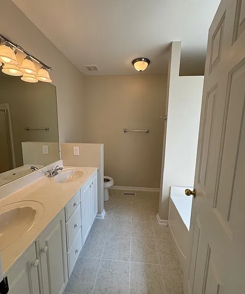 2032 Glastonbury Dr — Photo 13