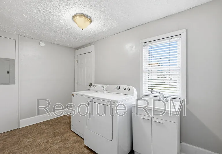 1622 Yandes St — Photo 12