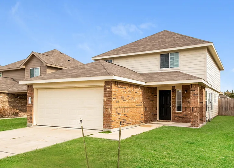 1105 Crossing Dr — Photo 3