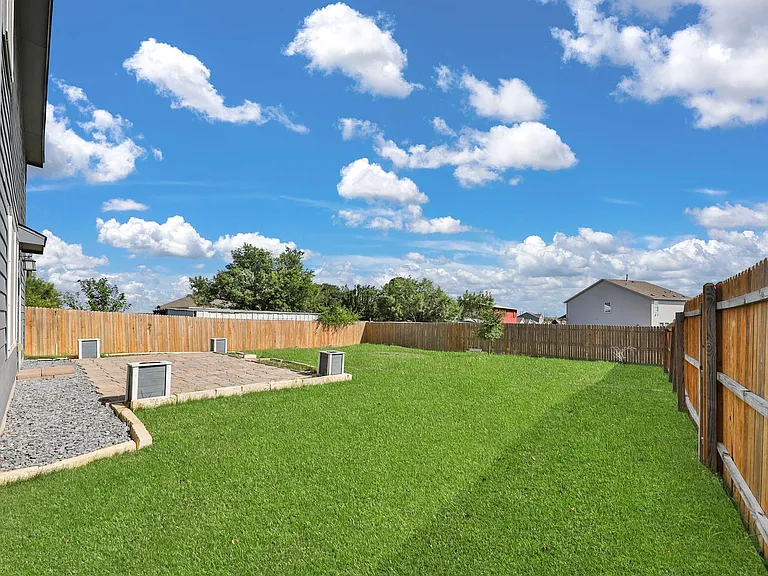 10626 McClintock Dr — Photo 33