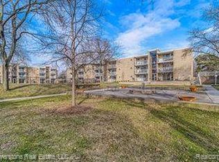 4921 Crooks Rd APT M1, Royal Oak, MI 48073