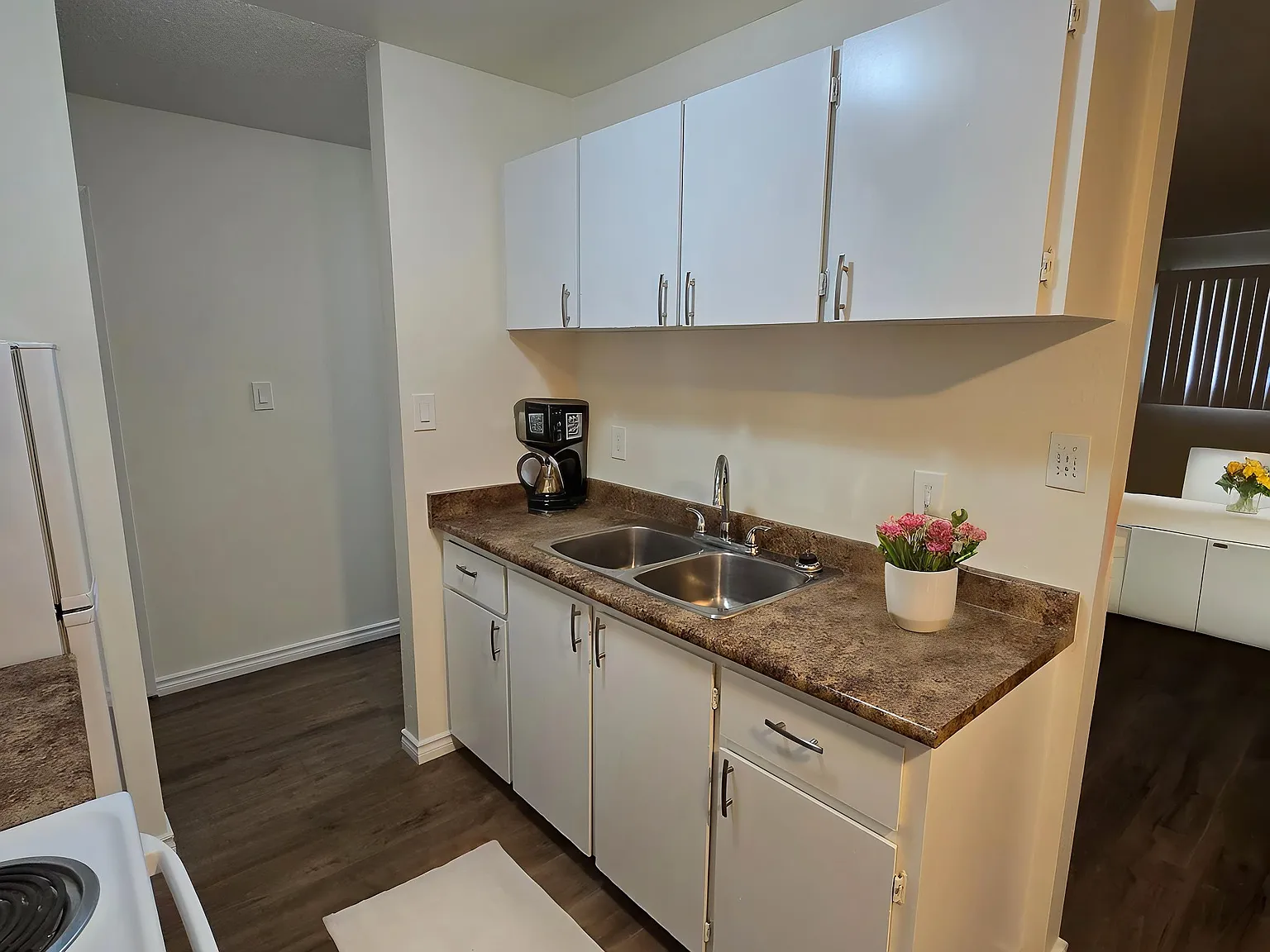Tiffany Place Apartments — Photo 4