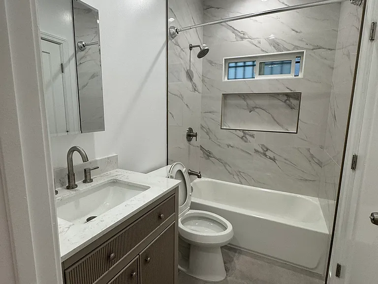 556 N Oxford Ave #108 — Photo 6