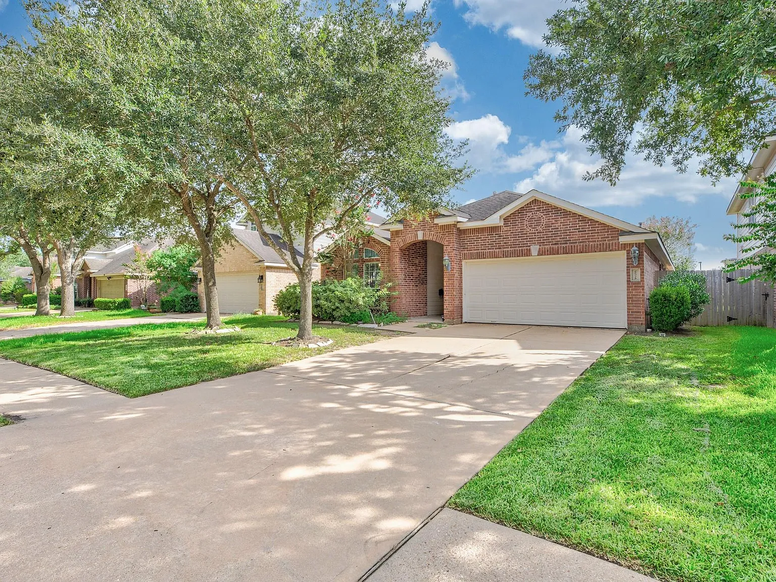 4 bed, 2.0 bath, 1881 sqft, $2,150 — Photo 3