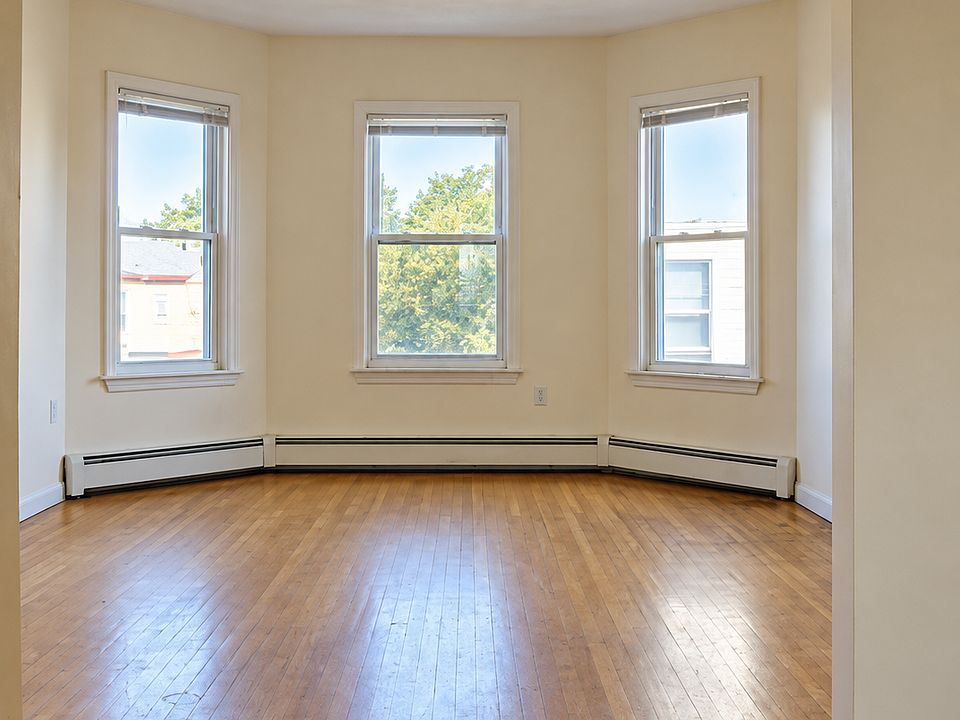 1st image of 12 Pearl St #2
