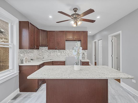 4th image of 2237 N Mulligan Ave