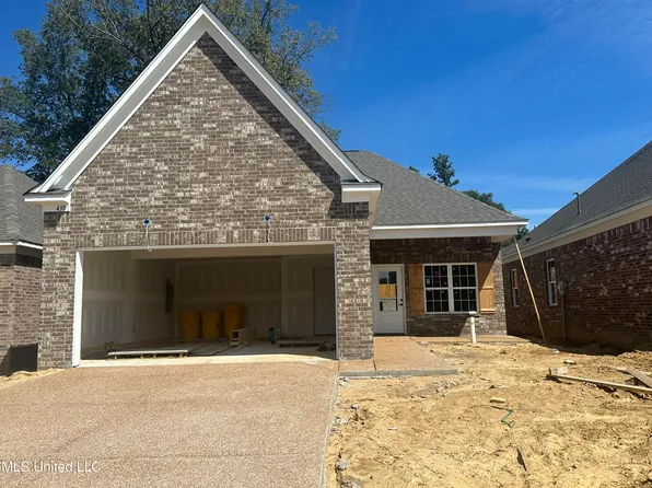 319 Flower Garden Dr, Southaven, MS 38671