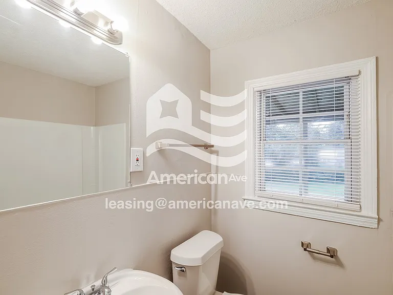 1852835_013_wm_-_bathroom_13100599.jpg