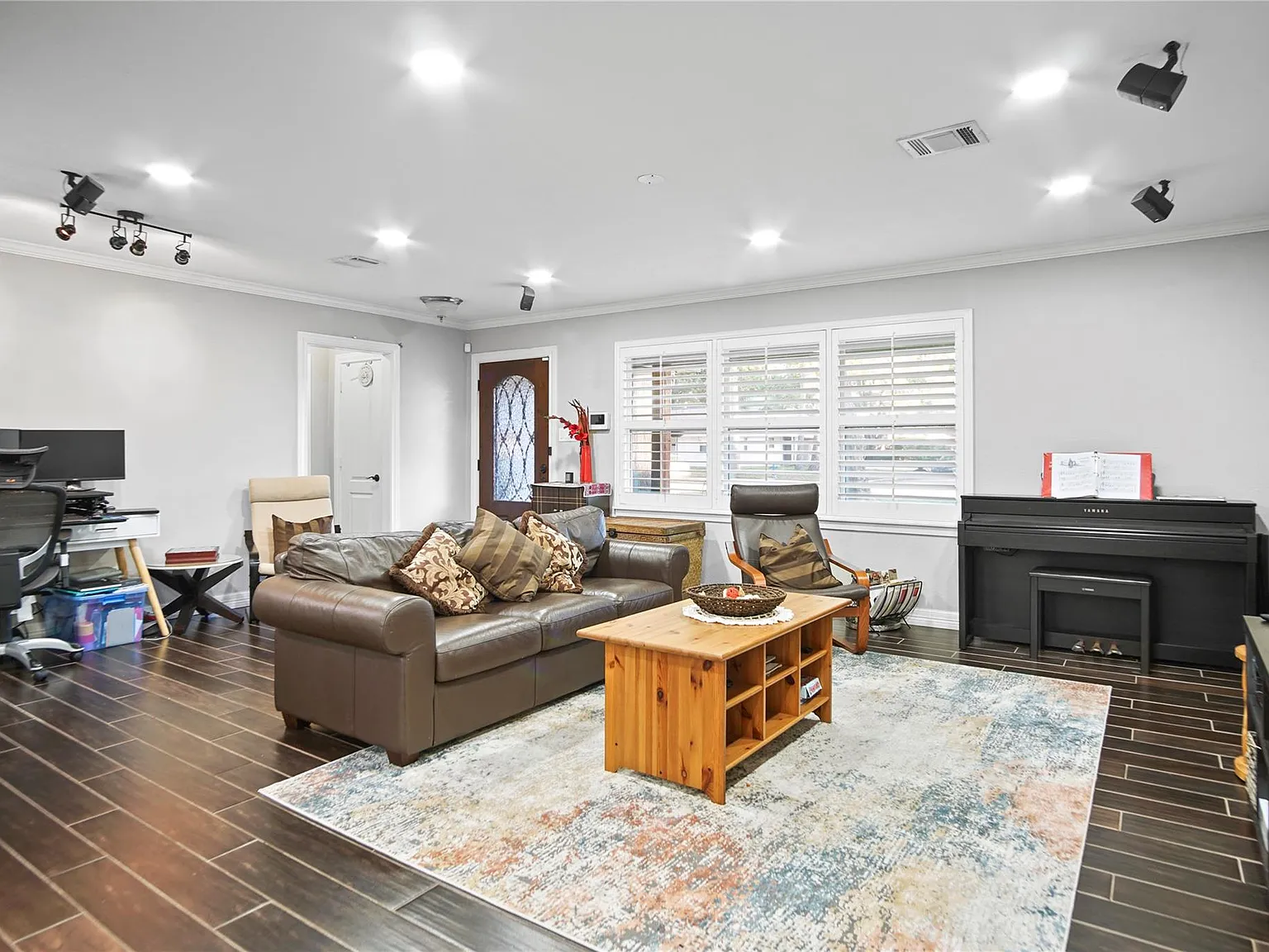 3 bed, 2.0 bath, 1560 sqft, $2,800 — Photo 3