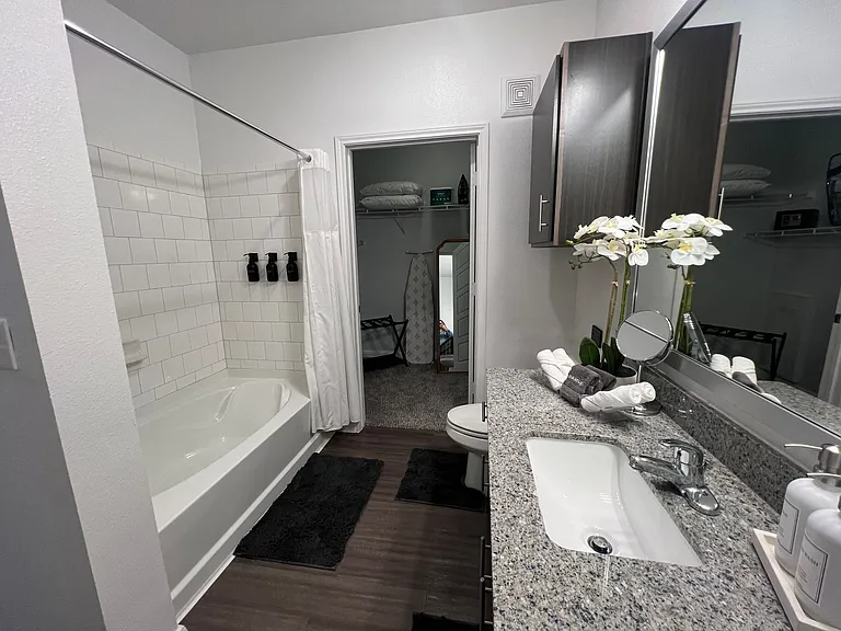 MedWest Apartments — Photo 7