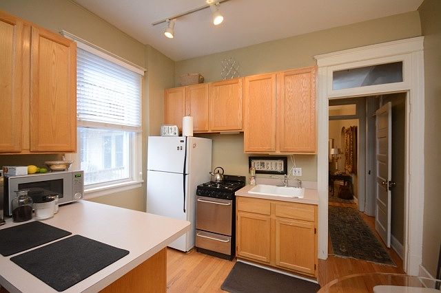 1st image of 742 W Barry Ave #2