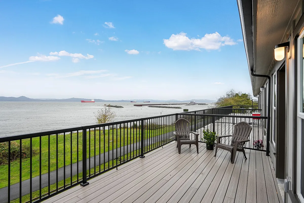 Building Photo - Astoria Waterfront