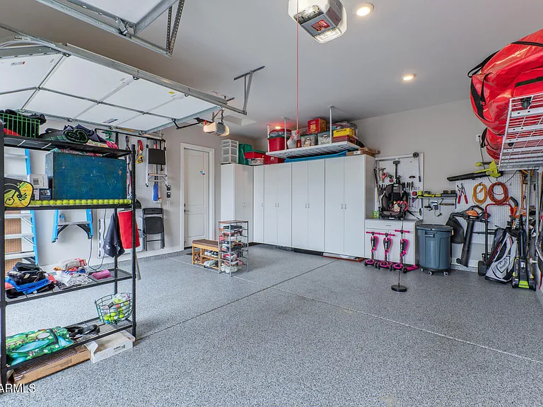 11479 N Luckenbach St — Photo 35