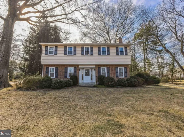 4 Little Leaf Ct, Wilmington, DE 19810