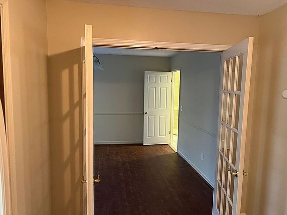 3rd image of 4001 Pebblecreek Ln