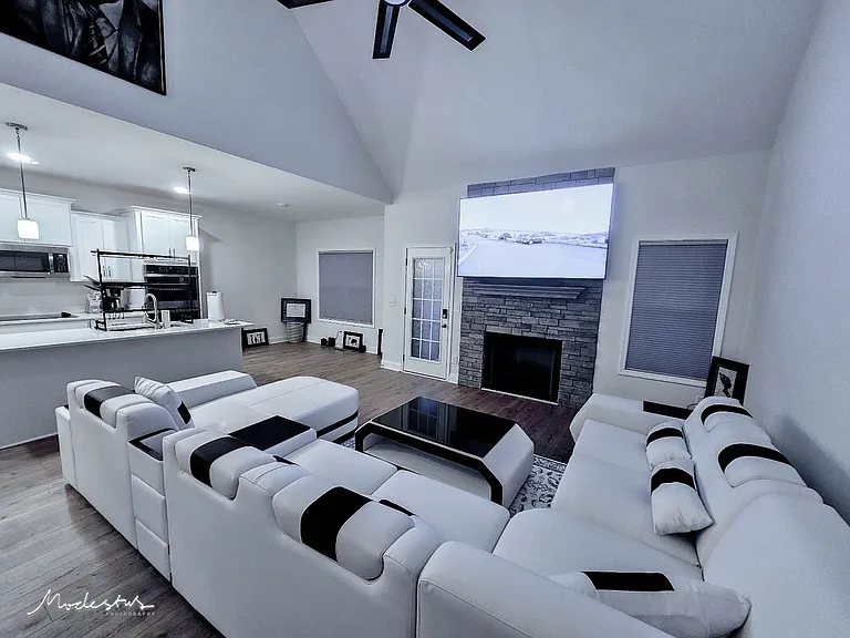 1718 Oak Forest Dr — Photo 10