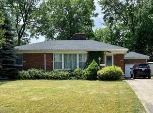22395 Berry Dr, Rocky River, OH 44116