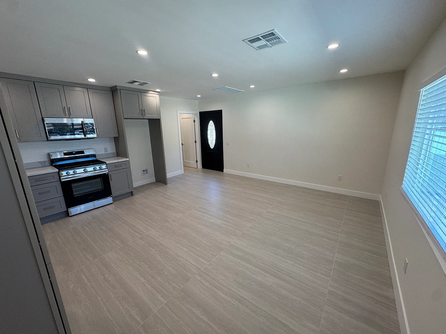 1 bed, 650 sqft, $2,300 — Photo 3