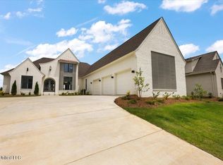 225 Parke Dr, Ridgeland, MS 39157