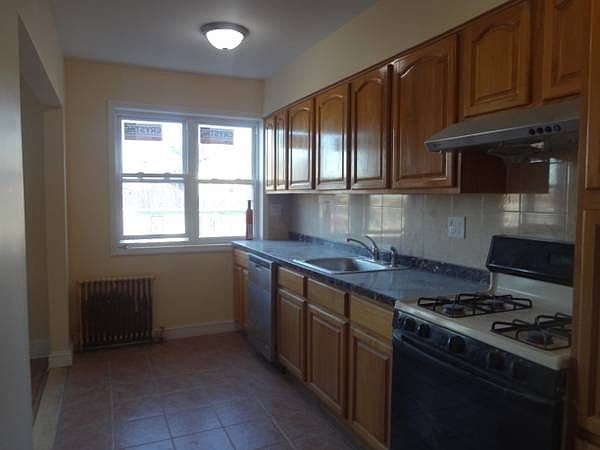 2nd image of 2523 27th St #2
