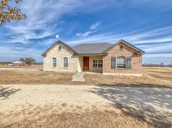 8 Valley View, Uvalde, TX 78801