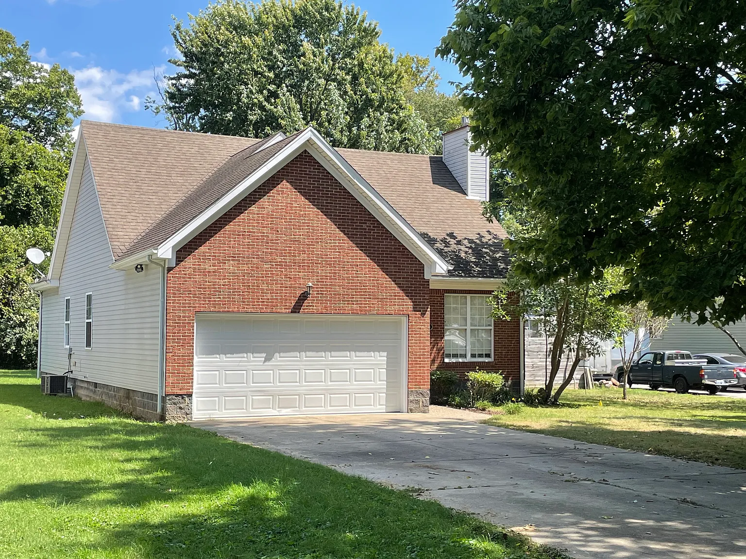 3 bed, 1299 sqft, $2,100 — Photo 2