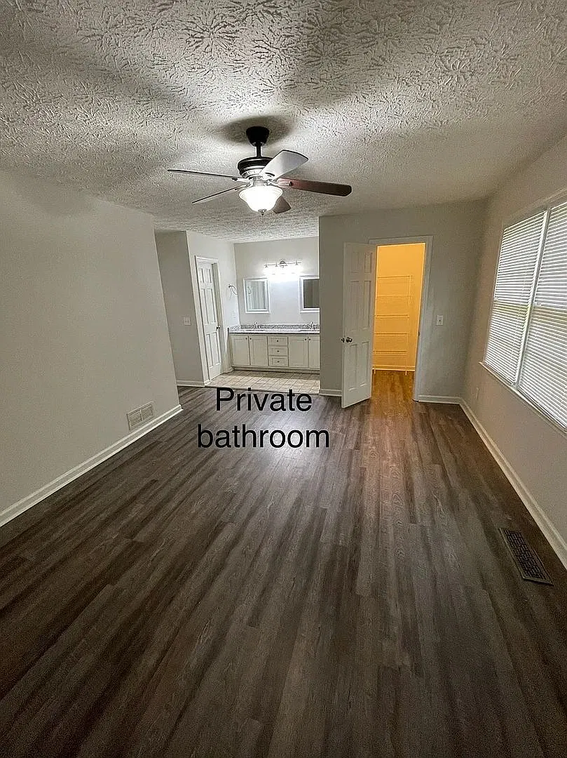 Room in 3 Bedroom Home in Kennesaw — Photo 3