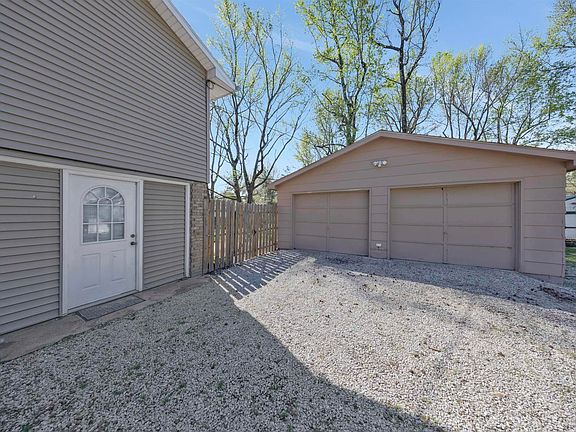 4th image of 7433 Acorn Dr