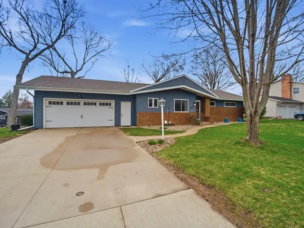 1316 Hillcrest Dr, Waverly, IA 50677