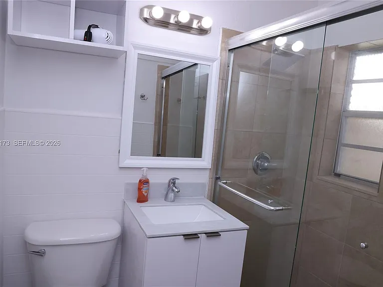 1109 SW 37th Ave #15 — Photo 7