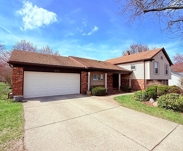 42021 Banbury Ct — Photo 2