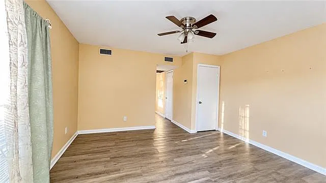 2 bed, 1.5 bath, 1000 sqft, $1,200 — Photo 2