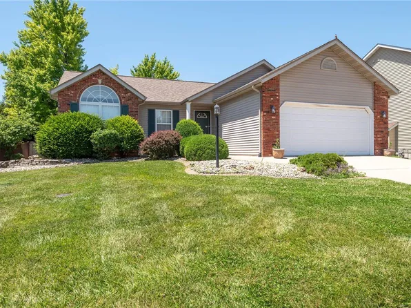 17 Julie Dr, Glen Carbon, IL 62034