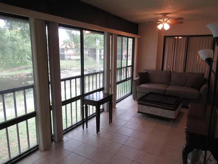 4 Lexington Ln E #F — Photo 5