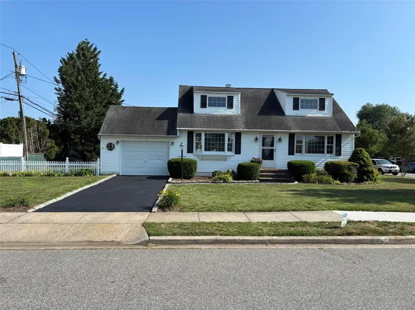 113 Wilfred Boulevard, Hicksville, NY 11801