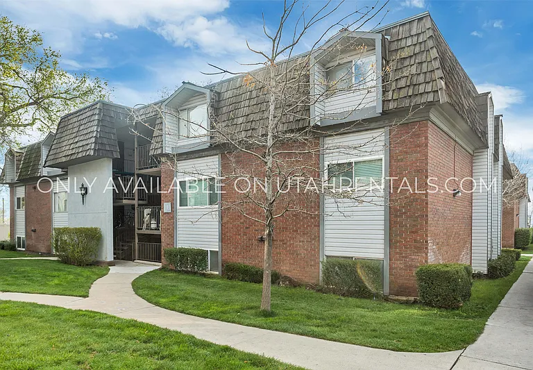 1660 Willowbrook Dr — Photo 14