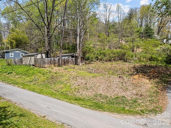 3rd image of 26 Lansing Rd