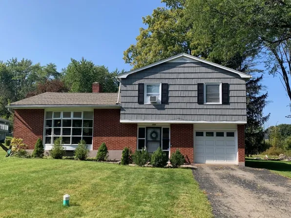 204 Imperial Ct, Vestal, NY 13850