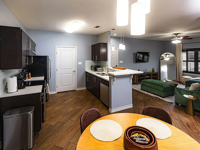 Avery Village Apartments & Townhomes — Photo 5