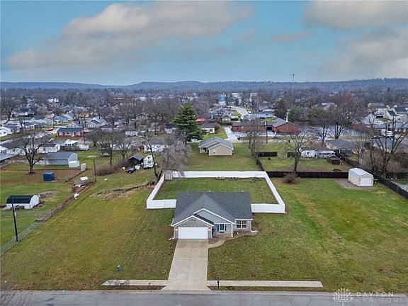4th image of 426 Martin Ct