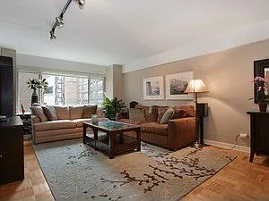 200 E 57th St APT 5E photo 1