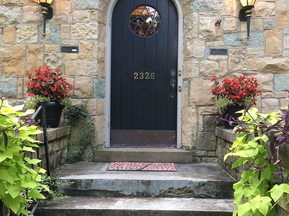 Exterior Front Entry