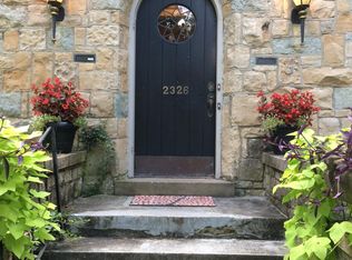 2326 Broadmeade Rd, Seneca Gardens, KY 40205