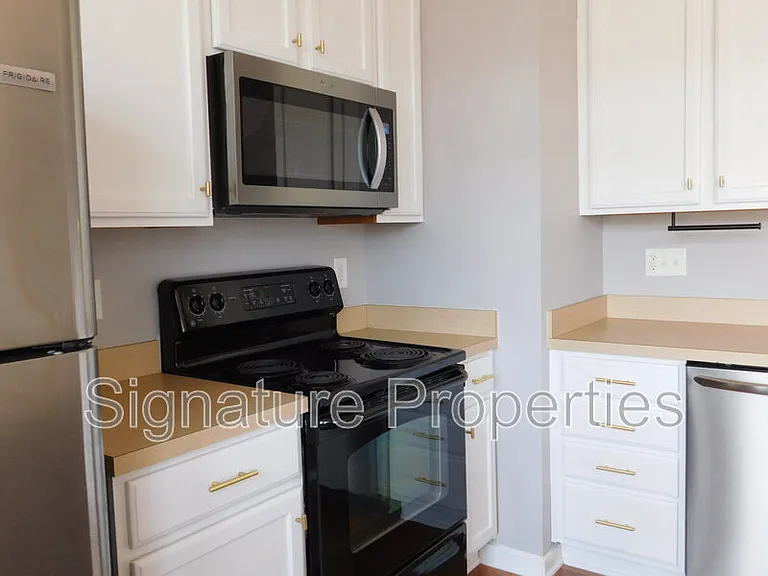 8197 Belton Cir — Photo 24