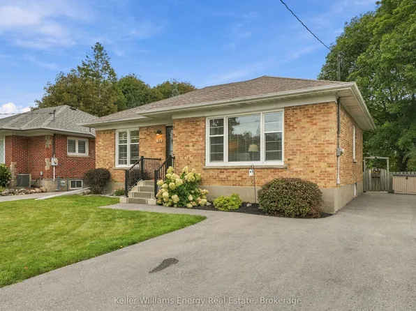 699 Grierson St, Oshawa, ON L1G 5J6