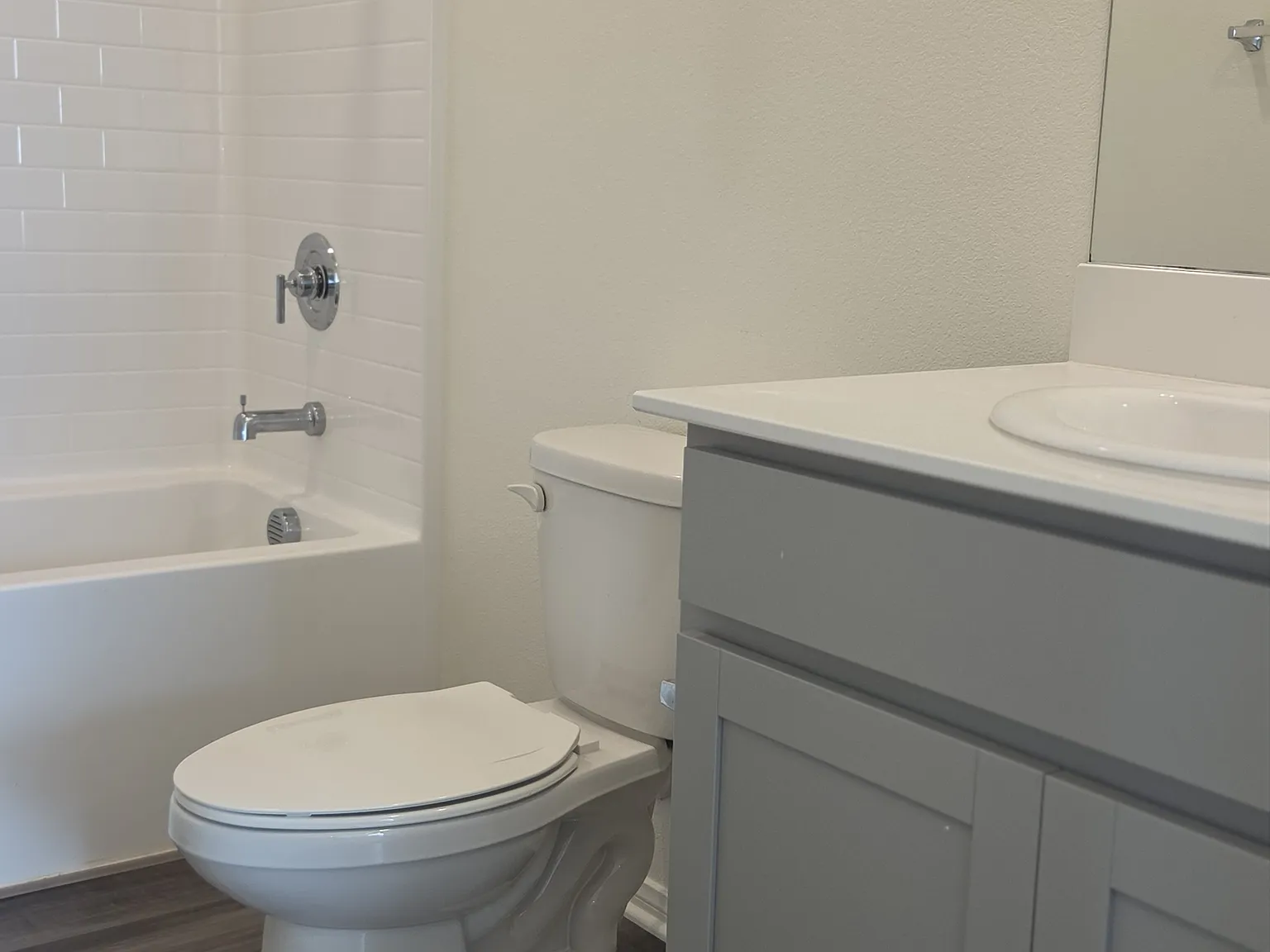 4 bed, 2049 sqft, $3,475 — Photo 4